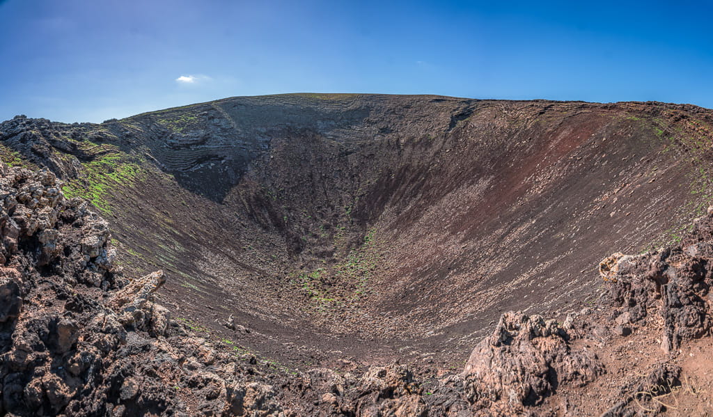 Blick in den Calderon Hondo Vulkankrater auf Fuerteventura