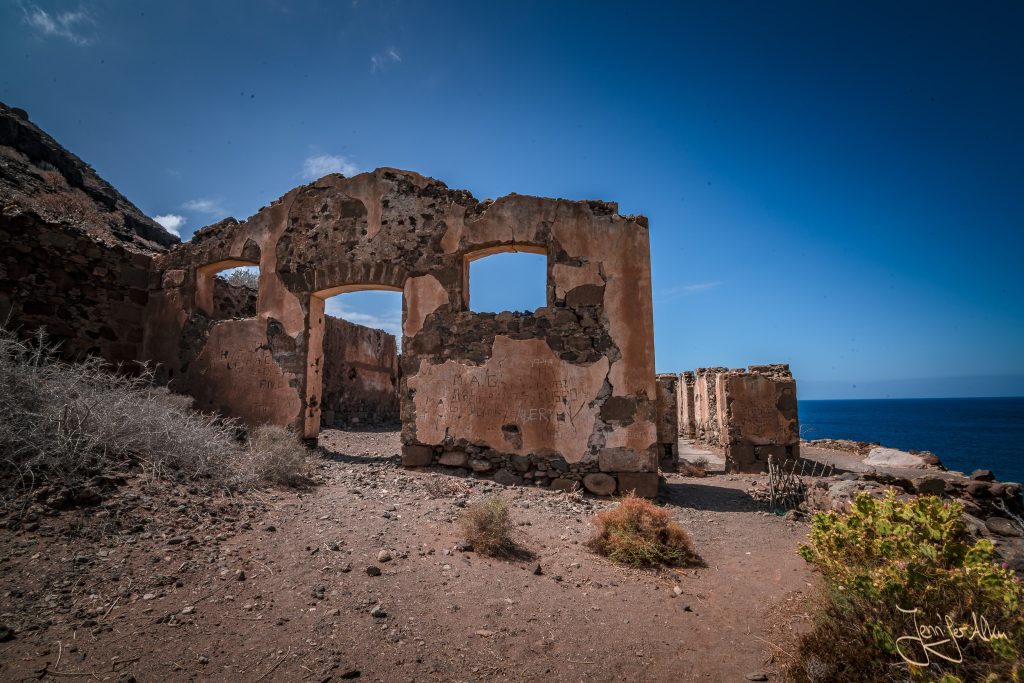 Ruine oberhalb vom Strand von Güigüi