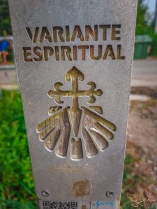 Wegmarkierung auf dem Camino Espiritual Jakobsweg