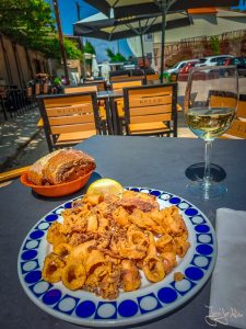Calamares als Mittagessen nach einer Etappe auf dem Camino Espiritual