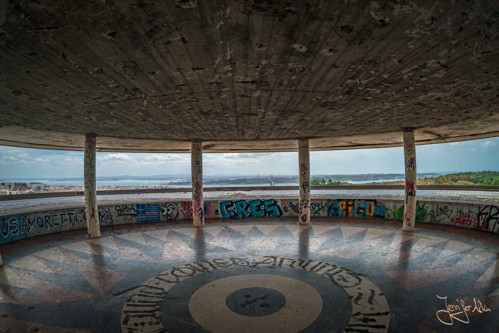 Aussichtspunkt und Lost Place: Panoramico de Monsanto in Lissabon