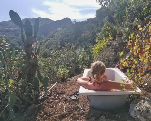 Eine alte Badewanne wurde übergangsweise zur Abkühlung genutzt...