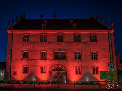 Das Alte Rathaus bei der Night of Light in Hassfurt #nightoflight