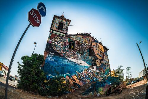 Graffiti-Kirche in Olhao, Portugal