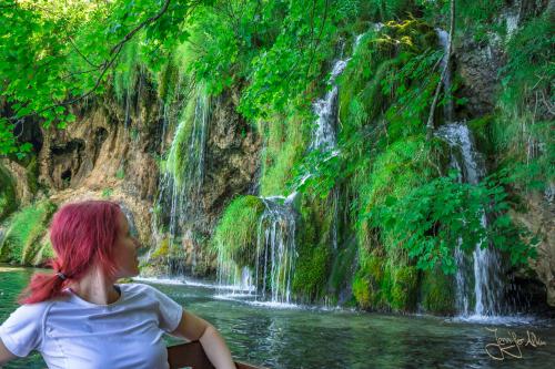 Mit dem Ruderboot unterwegs auf den Plitvicer Seen