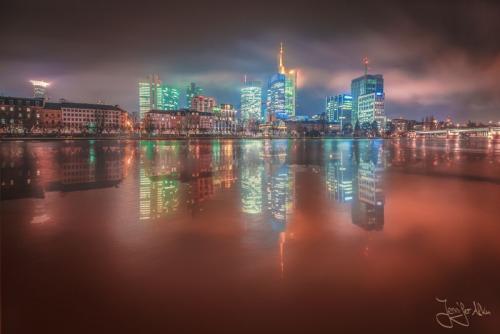 Frankfurter Skyline bei Nacht