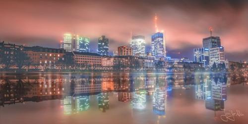 Frankfurter Skyline bei Nacht