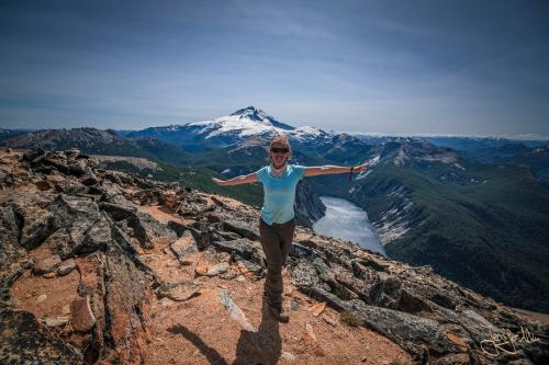 Jennifer Alka vor dem Cerro Tronador