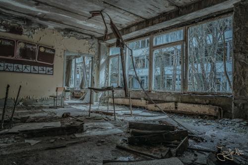 Die große verlassene Schule in Tschernobyl / Ukraine