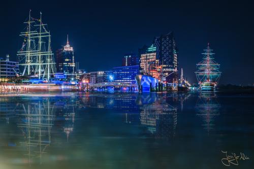 Hamburger Hafen bei Nacht