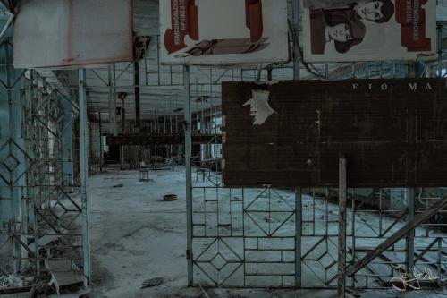 Die große verlassene Schule in Tschernobyl / Ukraine