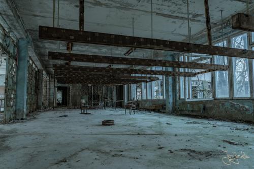 Die große verlassene Schule in Tschernobyl / Ukraine