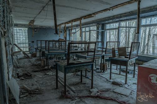 Die große verlassene Schule in Tschernobyl / Ukraine