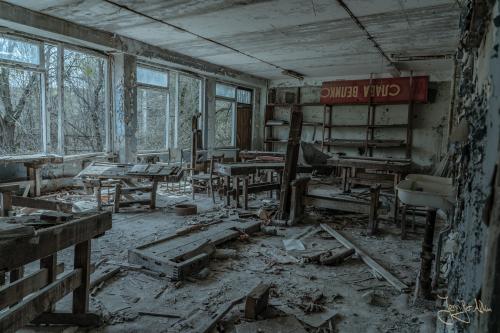 Die große verlassene Schule in Tschernobyl / Ukraine