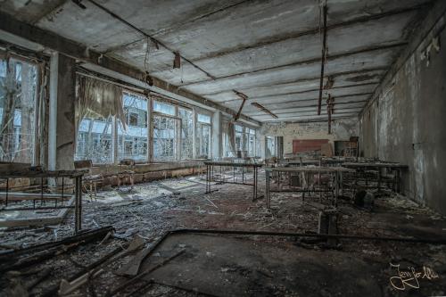 Die große verlassene Schule in Tschernobyl / Ukraine