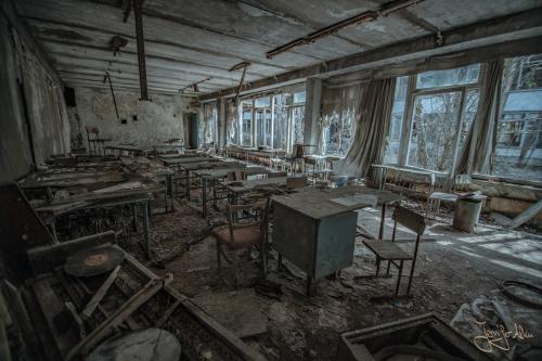 Die große verlassene Schule in Tschernobyl / Ukraine