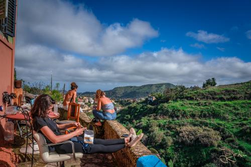 Relaxen im Außenbereich des Camino Art Hostels... Bei dieser Aussicht lässt sich gut entspannen.