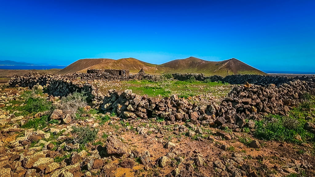Ruinen aus Lavagestein nahe Calderon Hondo Fuerteventura