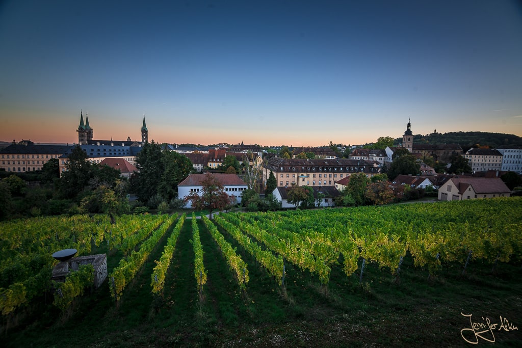 Dieses Bild zeigt die Aussicht von der Klosteranlage Michaelsberg in Richtung Bamberger Dom und Jakobskirche