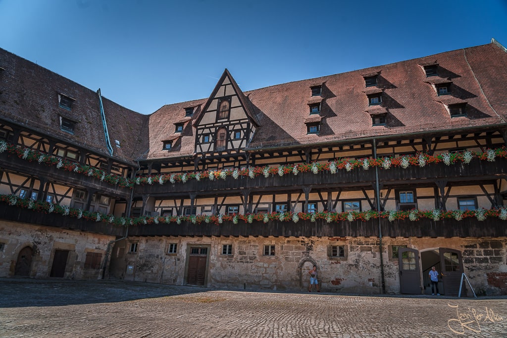 Dieses Bild zeigt die Alte Hofburg in Bamberg, die als Filmkulisse für den Film "Die drei Musketiere" diente