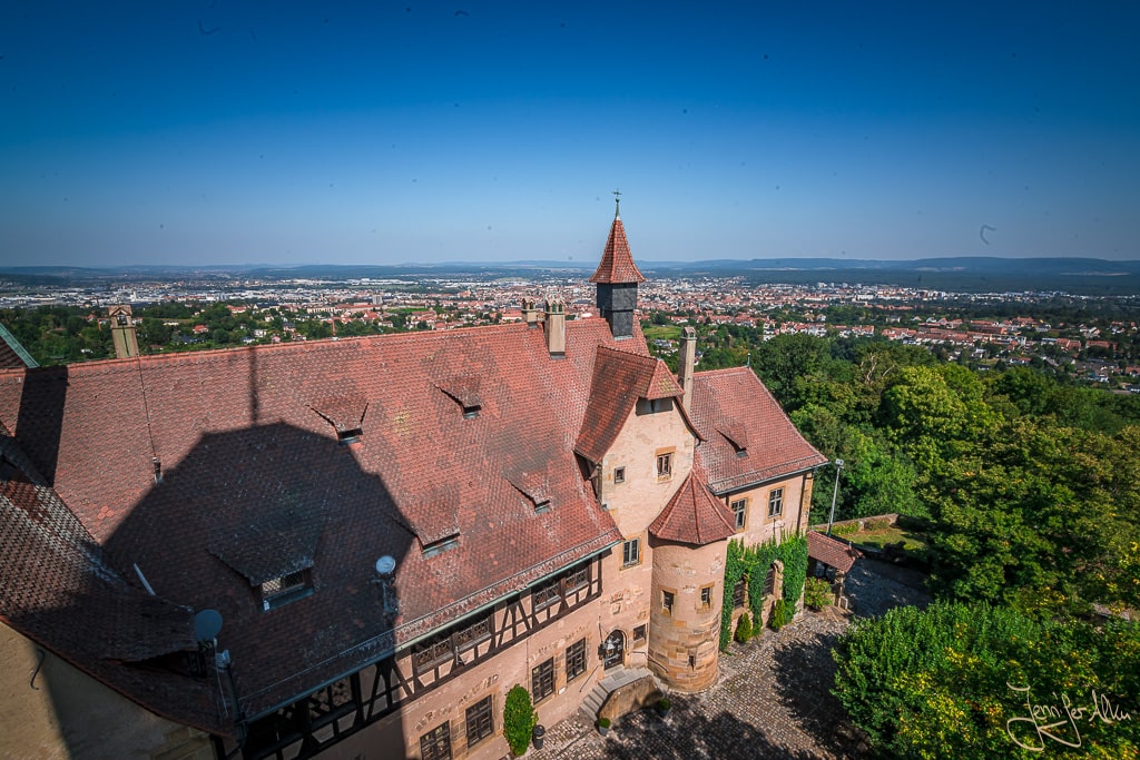 Dieses Bild zeigt die Altenburg von oben aus dem Turm fotografiert. Es ist bei meinem Rundgang durch die Sehenswürdigkeiten von Bamberg in einem Tag entstanden