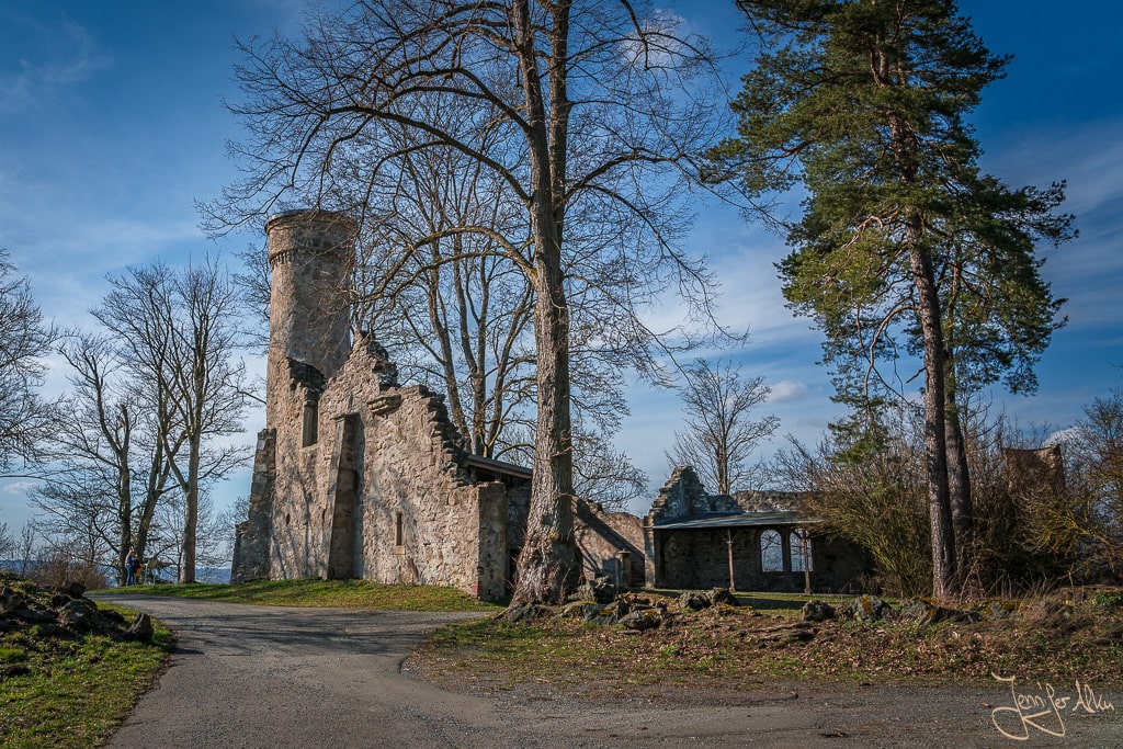 Dieses Bild zeigt die Labyrithruine im Bürgerpark in Hof