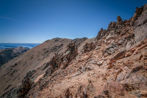 Der Weg vom Refugio Frey / der Laguna Toncek über die Laguna Schmoll führt teilweise durch abstrakte Felsformationen