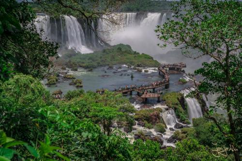 Stege zum Teufelsschlund - Iguazu Wasserfälle in Brasilien