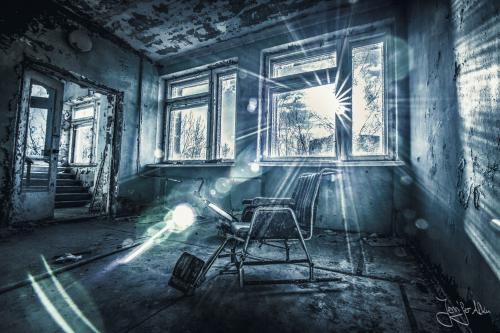 Verlassenes Krankenhaus - Prypjat / Tschernobyl, Ukraine - Sonnenstern durch Gegenlichtaufnahme bei Blende 22 erzeugt