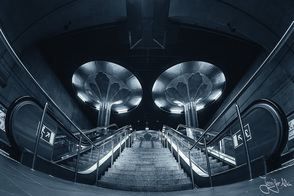 Dieses Bild zeigt die U-Bahn in Frankfurt mit einem Fisheye-Objektiv fotografiert