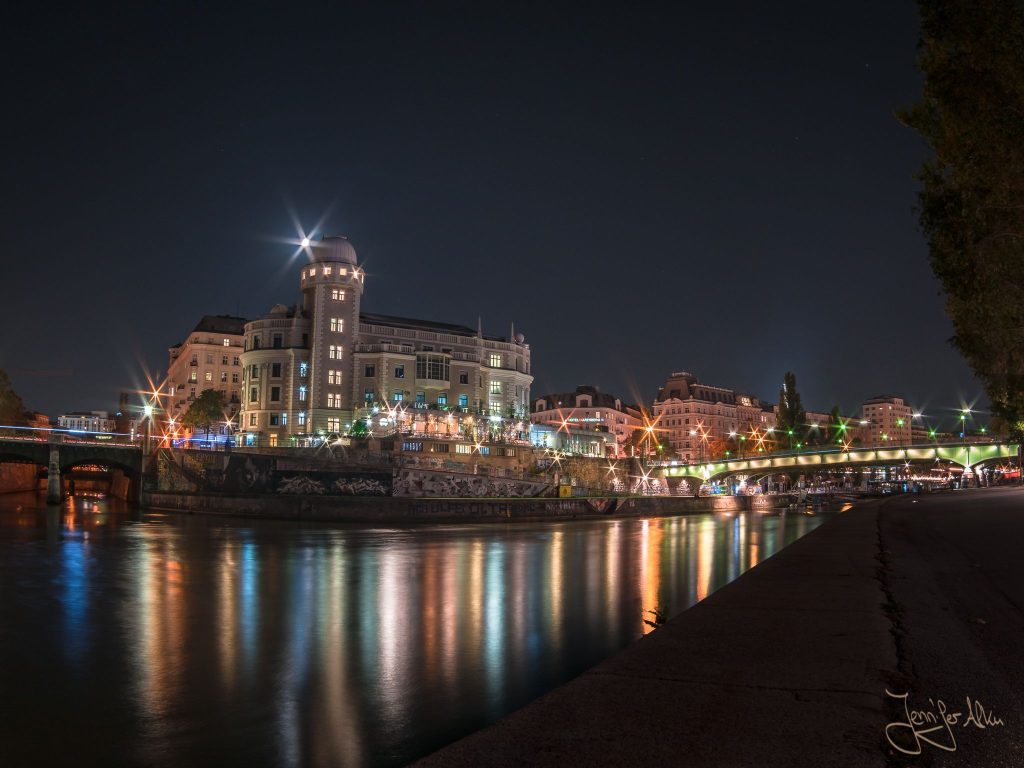 Urania - Donaukanal Wien bei Nacht