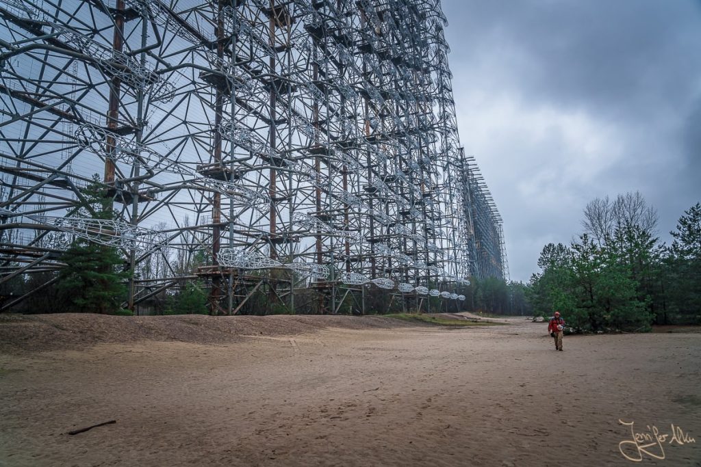 Dieses Bild zeigt die Die Duga Radaranlage (Woodpecker) in der Sperrzone von Tschernobyl