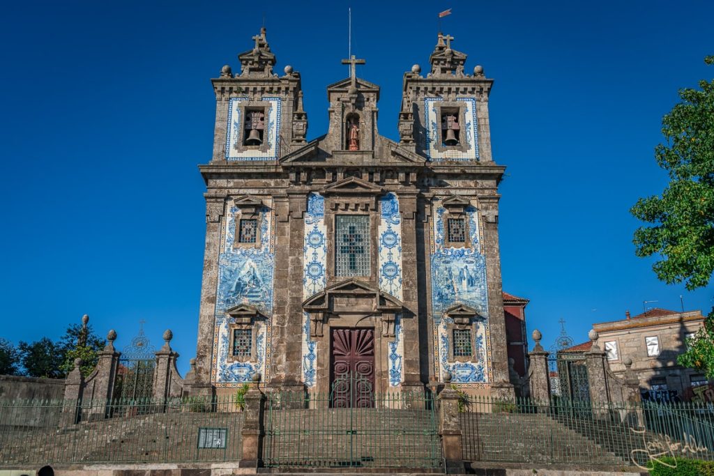 Dieses Bild zeigt die Kirche von Santo Ildefonso in Porto.