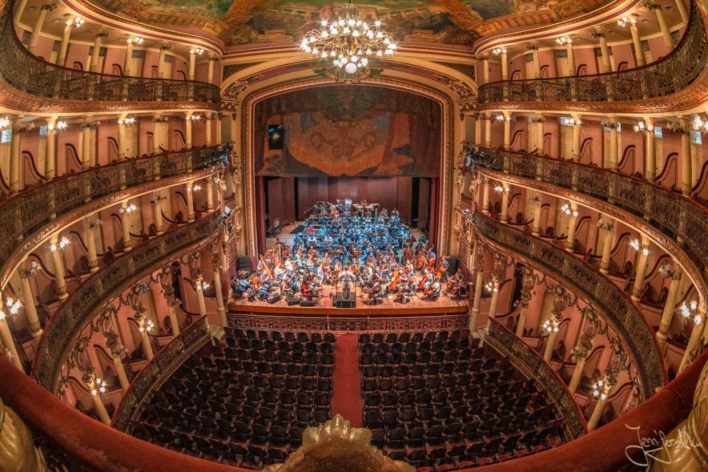 Dieses Bild zeigt den Konzertsaal des Teatro Amazonas in Manaus.