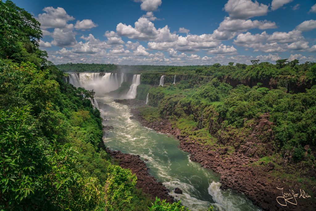 Aussicht auf den Teufelsschlund - Iguazu Wasserfälle in Brasilien