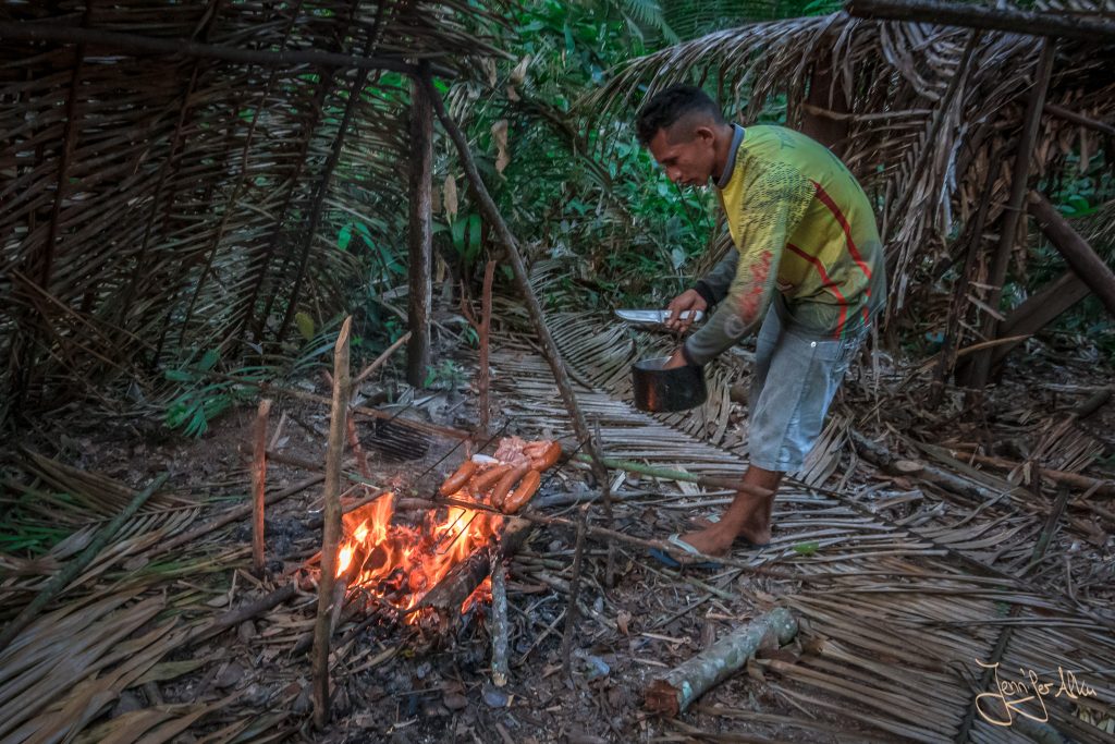 Essen kochen im Dschungel