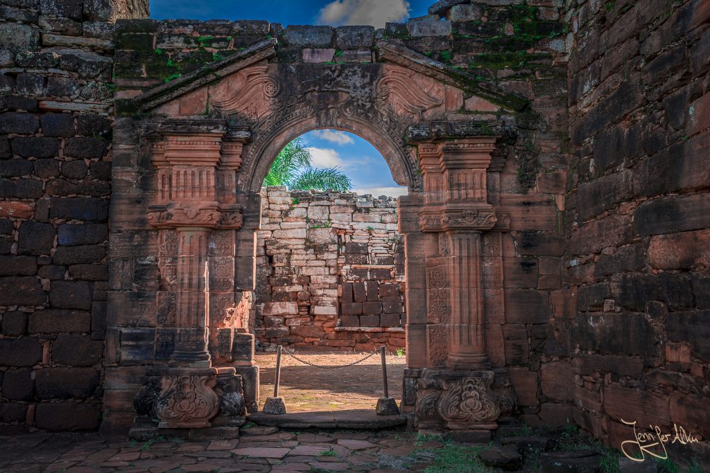 Unglaublich schöne Verzierungen bei den Ruinen von San Ignacio Mini / Misiones / Argentinien.