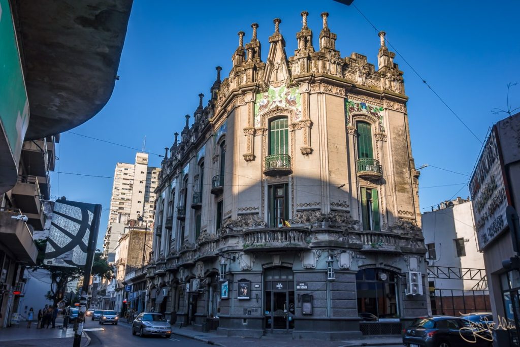 Dieses Bild zeigt eine schöne Häuserfassade in Rosario