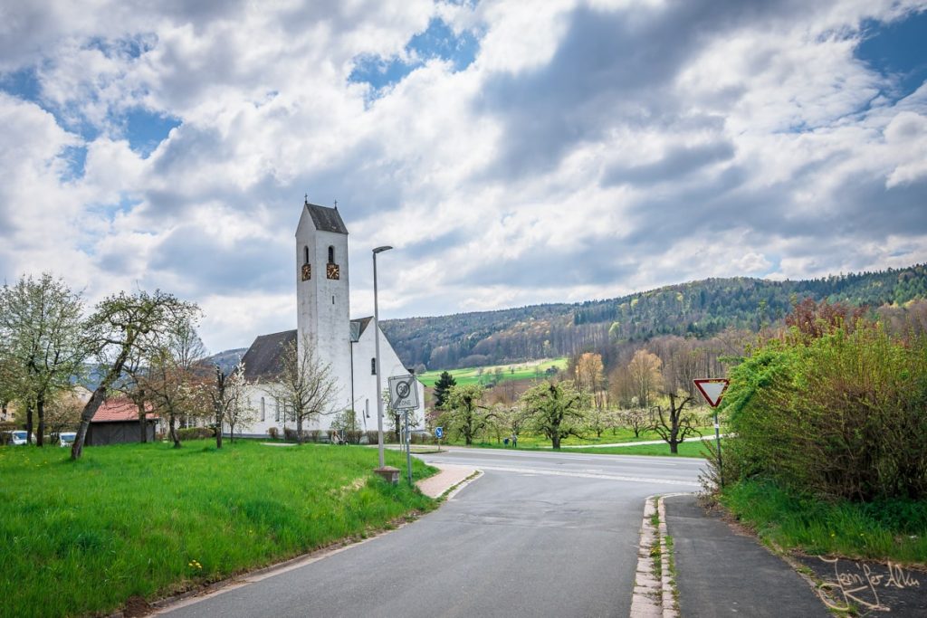 Dieses Bild zeigt die Kirche von Wannbach in der Fränkischen Schweiz